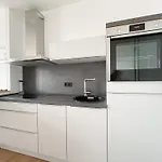 Luxus-apartment In Mit Privat-parkplatz 아파트