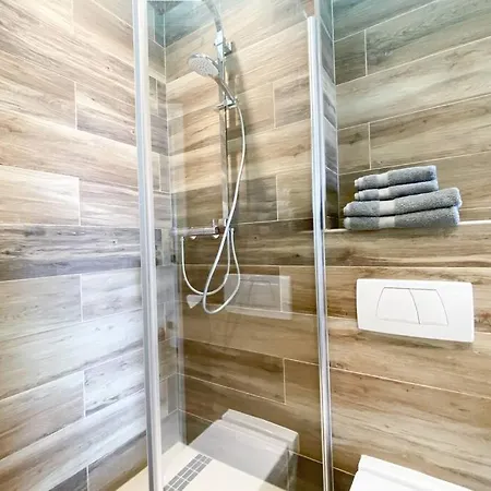 Apartamento Luxus-apartment In Mit Privat-parkplatz