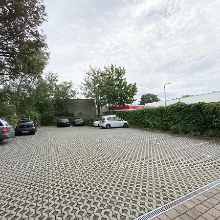 Luxus-apartment In Mit Privat-parkplatz Lipcse
