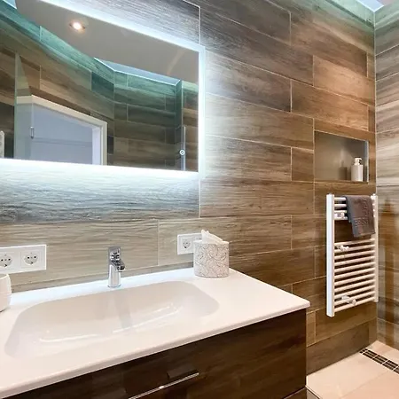 Apartment Luxus-apartment In Mit Privat-parkplatz *