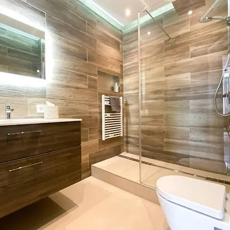 Luxus-apartment In Mit Privat-parkplatz Διαμέρισμα Λειψία