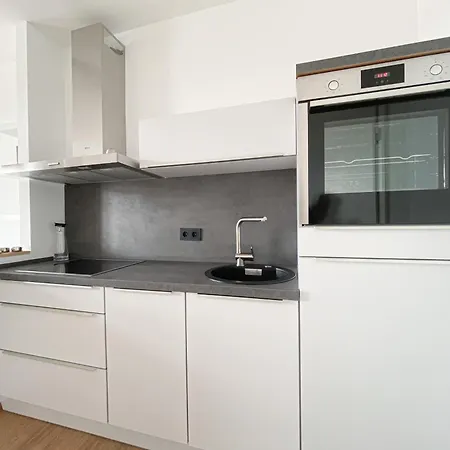 Luxus-apartment In Mit Privat-parkplatz アパート